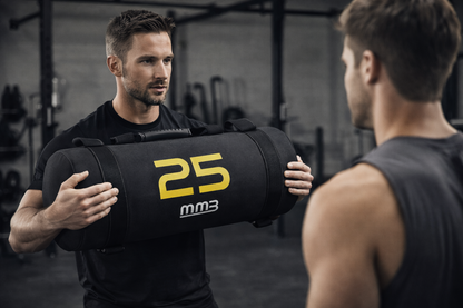 MMB Duna预加重力量沙袋，采用Metaxi加固型重型尼龙背带和提手，内部采用实心球设计，HYROX 